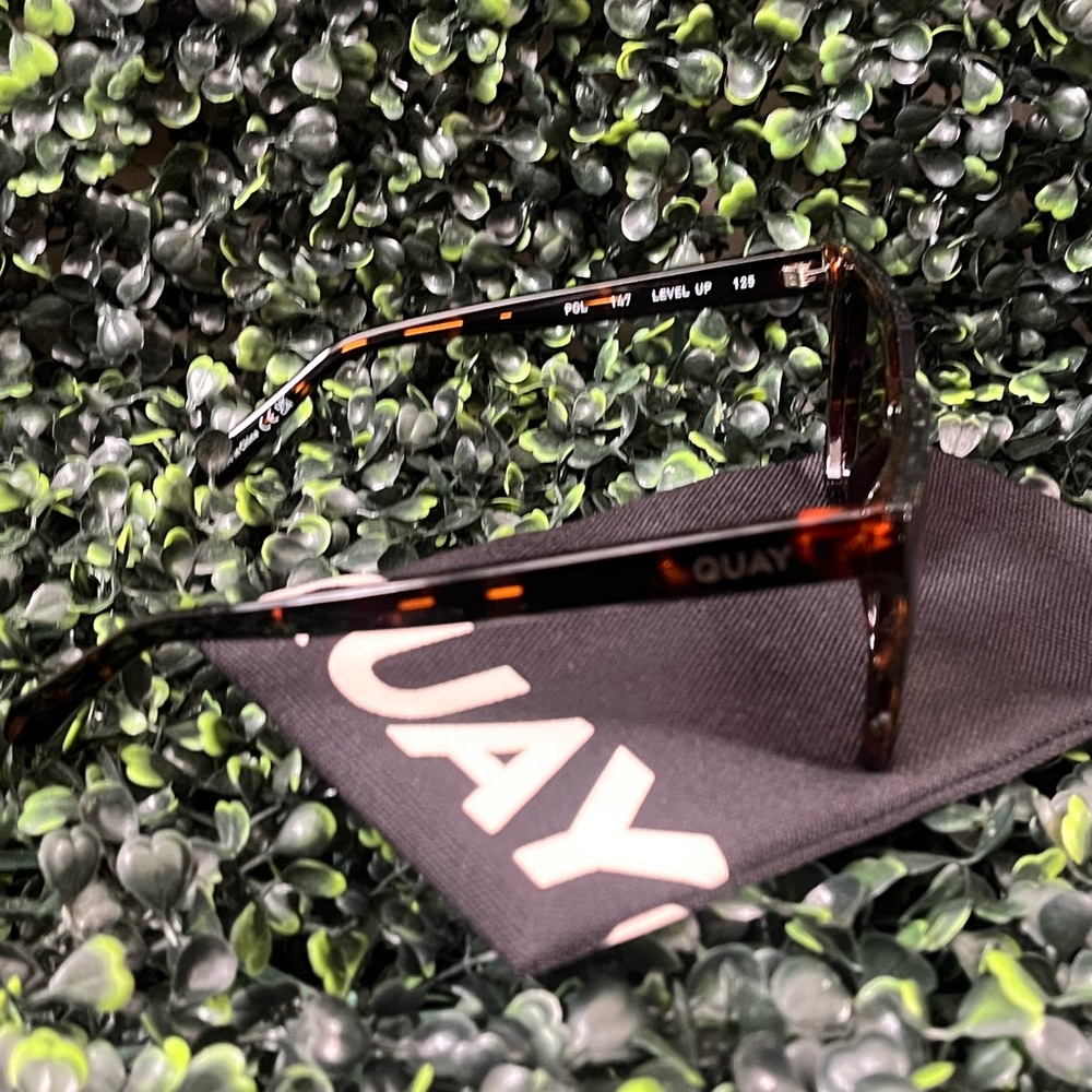 Quay Australia Level Up - Tortoise/Smoke Taupe Polarized Sunglasses - Picture 4 of 5